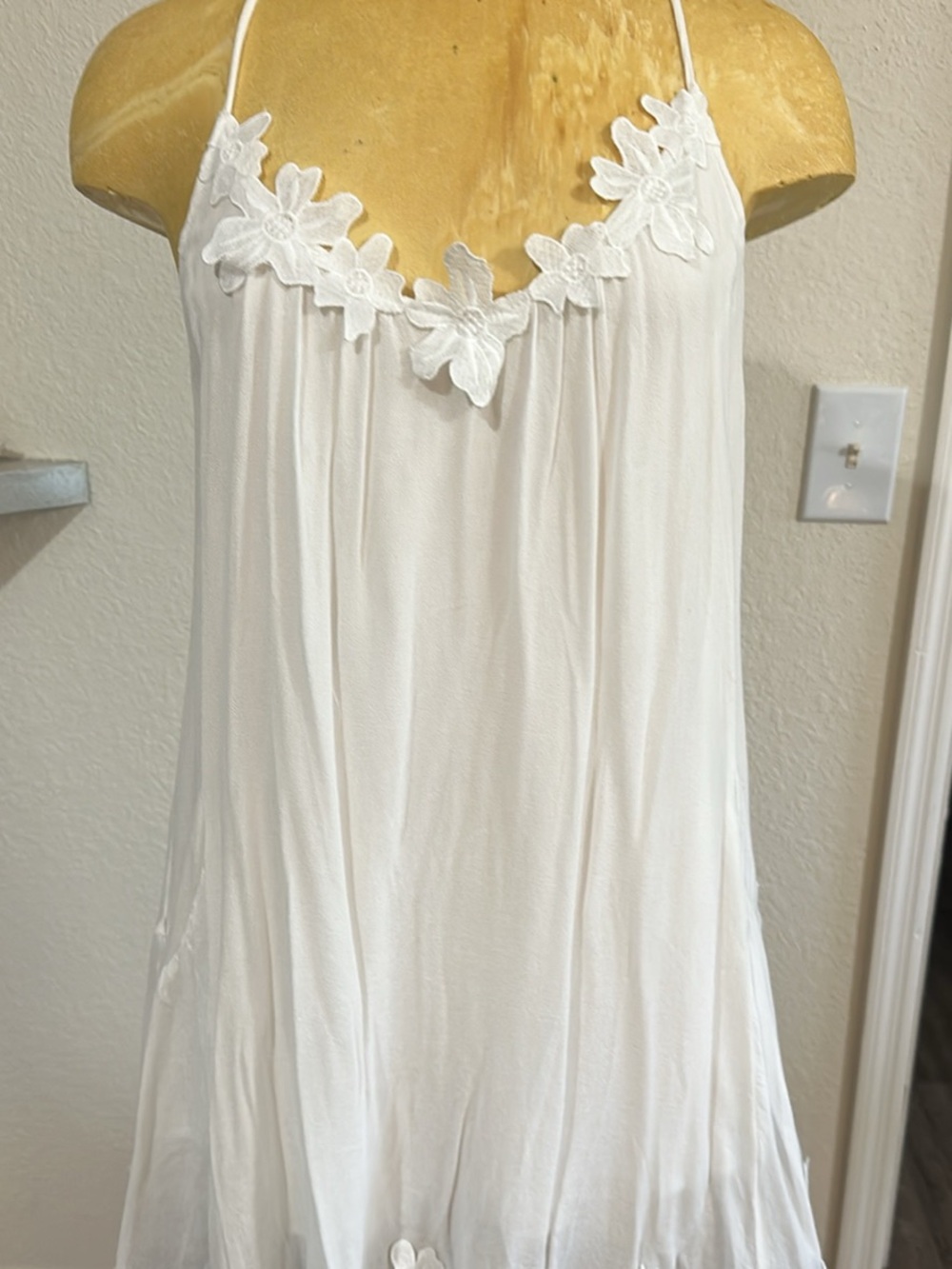 Women’s White Floral-Trim Chemise sundress!
